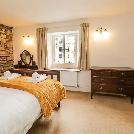 Bridge House 4*