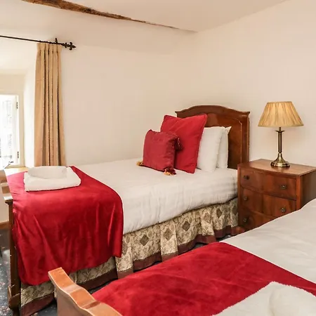 Hotel Bridge House 4*