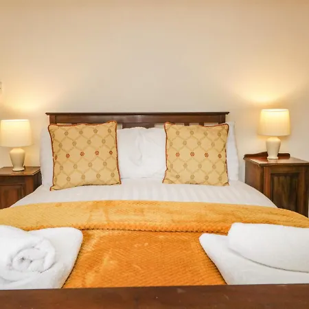 Bridge House 4*